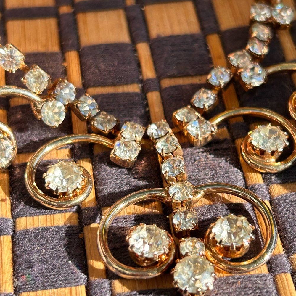 VINTAGE Sarah Coventry 60โs 70โs RARE
Crystal diamond gold drop necklace - Picture 8 of 17